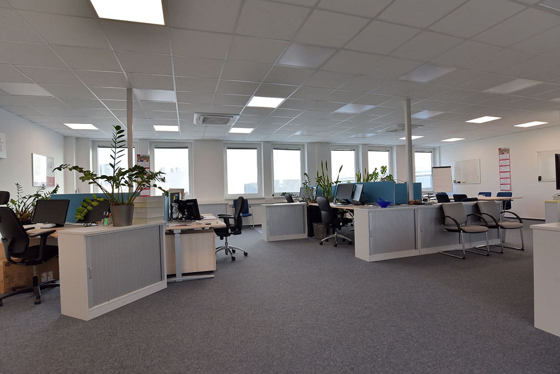 Großzügige und moderne Büroeinheit mit flexiblem Grundriss im Gewerbegebiet