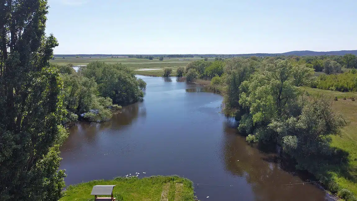 Paradies auf Erden! Wochenendhaus mit Wasserzugang nahe Wald und Feld