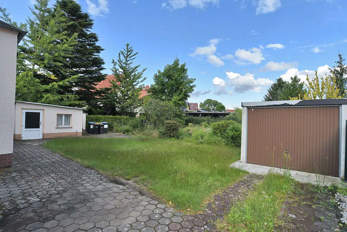 Ein- bis Zweifamilienhaus mit Vollkeller, zwei Garagen und Ausbaureserve in Top-Lage von Rathenow