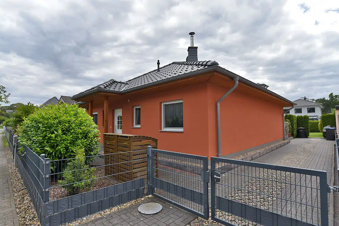 Niedrigenergiehaus im Bungalowstil auf pflegeleichtem Gartengrundstück in Wustermark