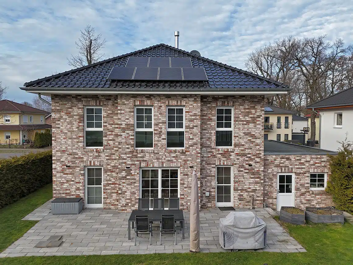 Hochwertig ausgestattete Stadtvilla mit Erdwärmeheizung + PV-Anlage in Dallgow-Döberitz