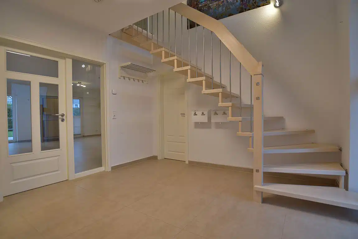 Hochwertig ausgestattete Stadtvilla mit Erdwärmeheizung + PV-Anlage in Dallgow-Döberitz
