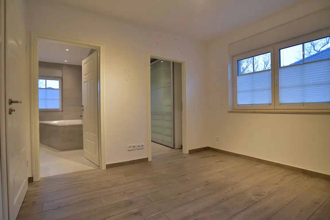 Hochwertig ausgestattete Stadtvilla mit Erdwärmeheizung + PV-Anlage in Dallgow-Döberitz