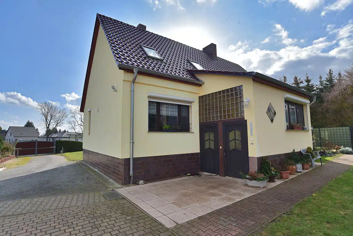 Pferdeliebhaber aufgepasst! Gepflegtes Einfamilien- / Mehrgenerationenhaus auf hofartigem Anwesen