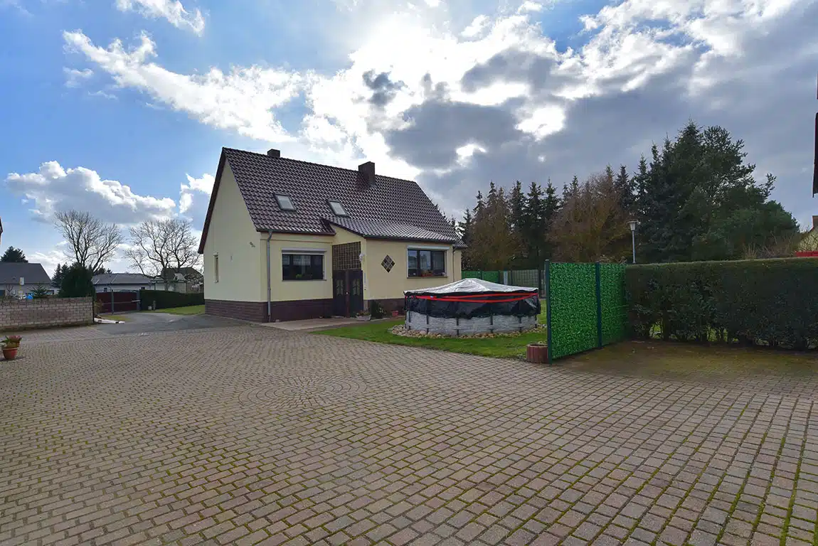 Pferdeliebhaber aufgepasst! Gepflegtes Einfamilien- / Mehrgenerationenhaus auf hofartigem Anwesen