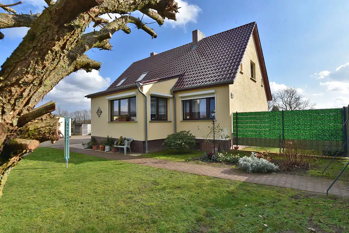 Pferdeliebhaber aufgepasst! Gepflegtes Einfamilien- / Mehrgenerationenhaus auf hofartigem Anwesen