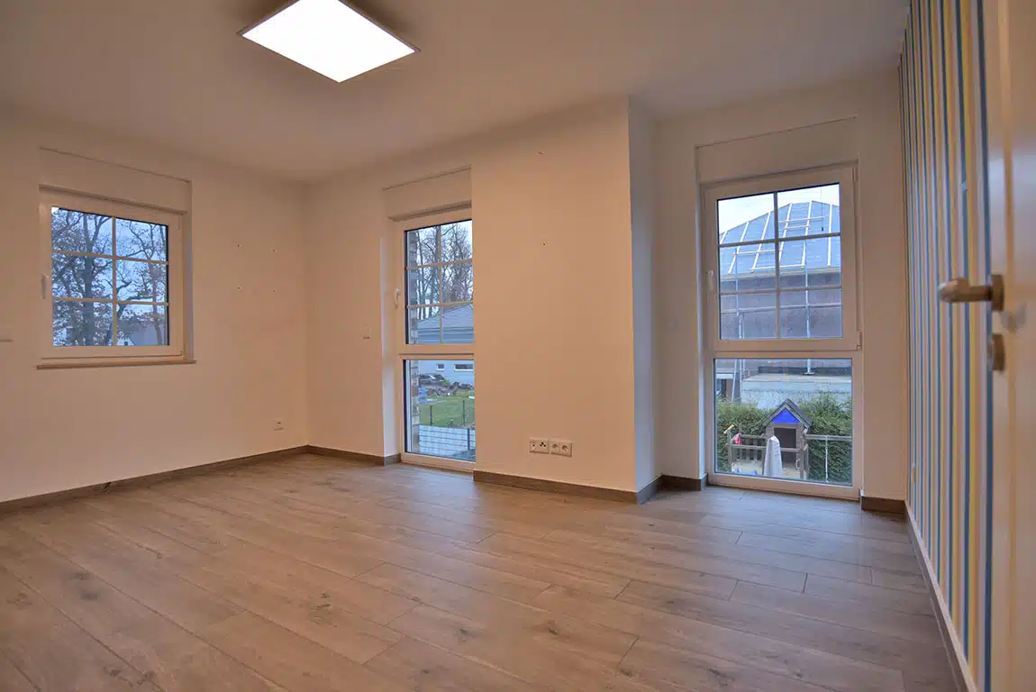 Hochwertig ausgestattete Stadtvilla mit Erdwärmeheizung + PV-Anlage in Dallgow-Döberitz