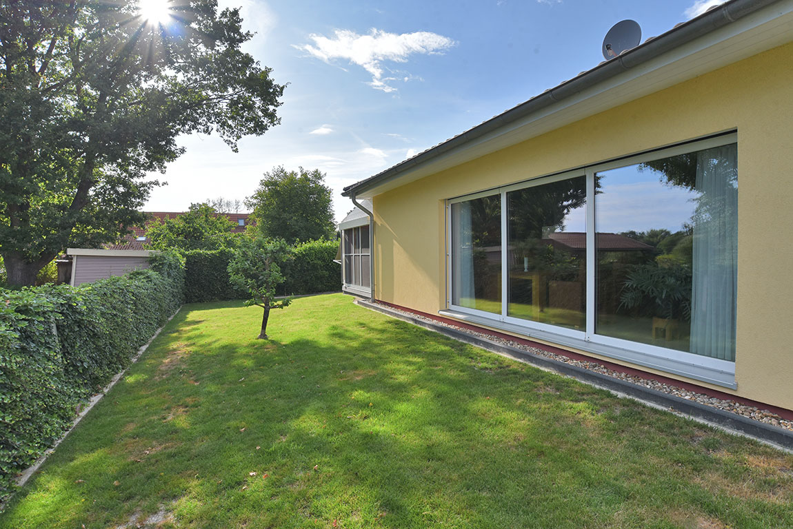Altersgerechtes Niedrigenergiehaus (A+) im Bungalowstil mit Luft-Luft-Wärmepumpenheizung