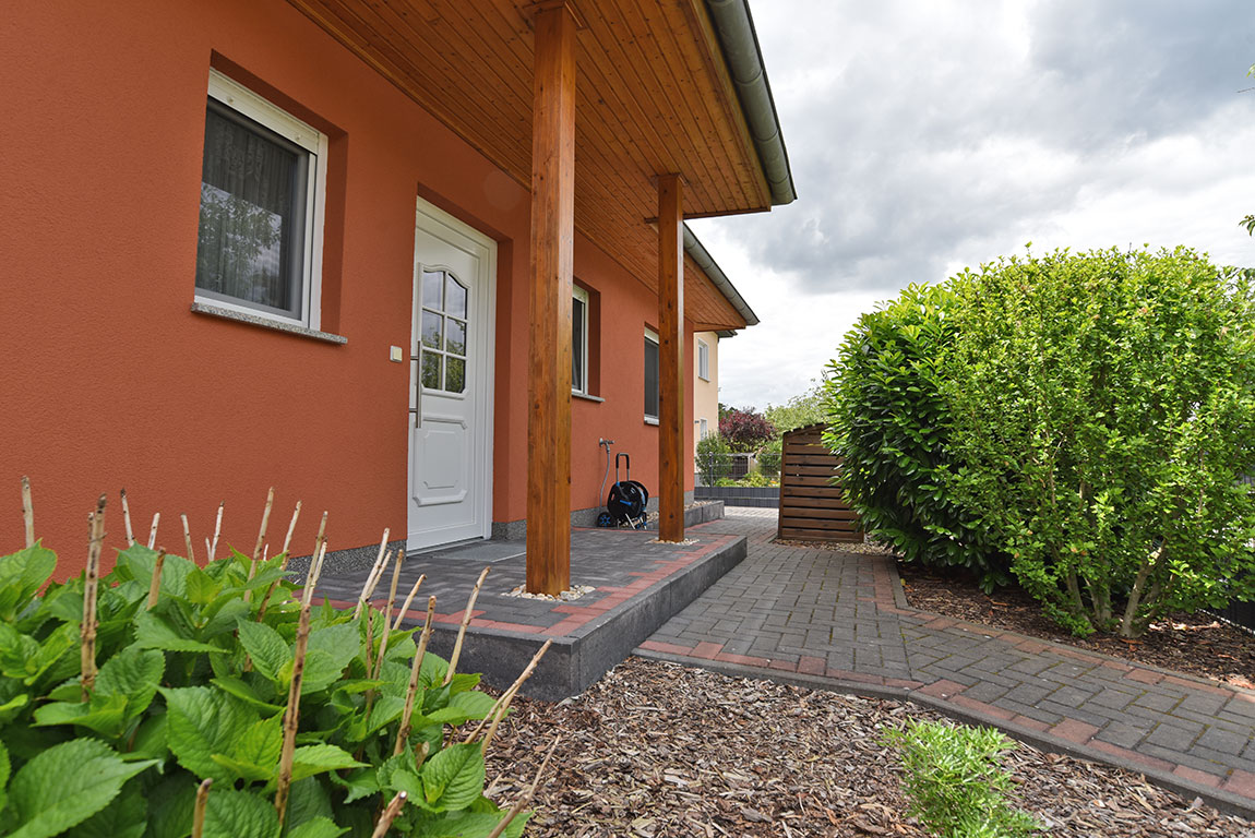 Niedrigenergiehaus im Bungalowstil auf pflegeleichtem Gartengrundstück in Wustermark