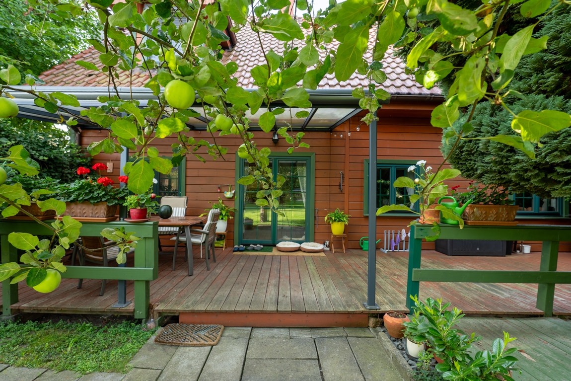 Jeder Tag wie im Urlaub! Einzigartiges Einfamilien-Holzhaus mit Obstgarten direkt am Naturschutzgebiet