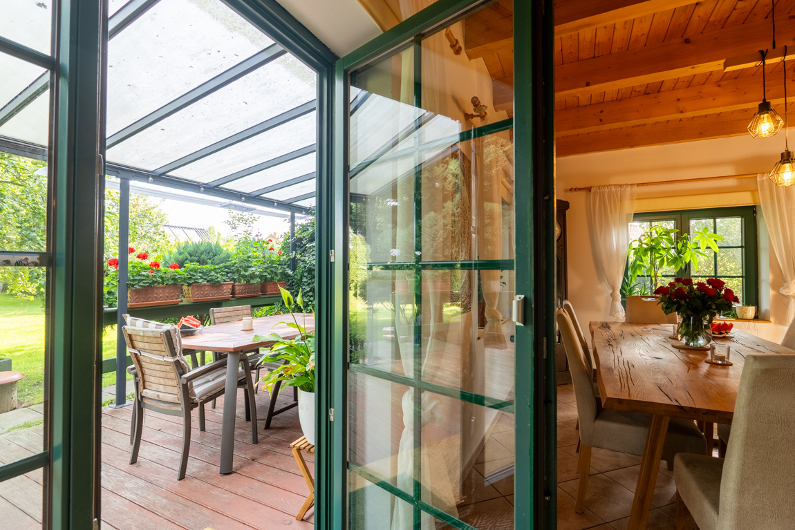 Jeder Tag wie im Urlaub! Einzigartiges Einfamilien-Holzhaus mit Obstgarten direkt am Naturschutzgebiet