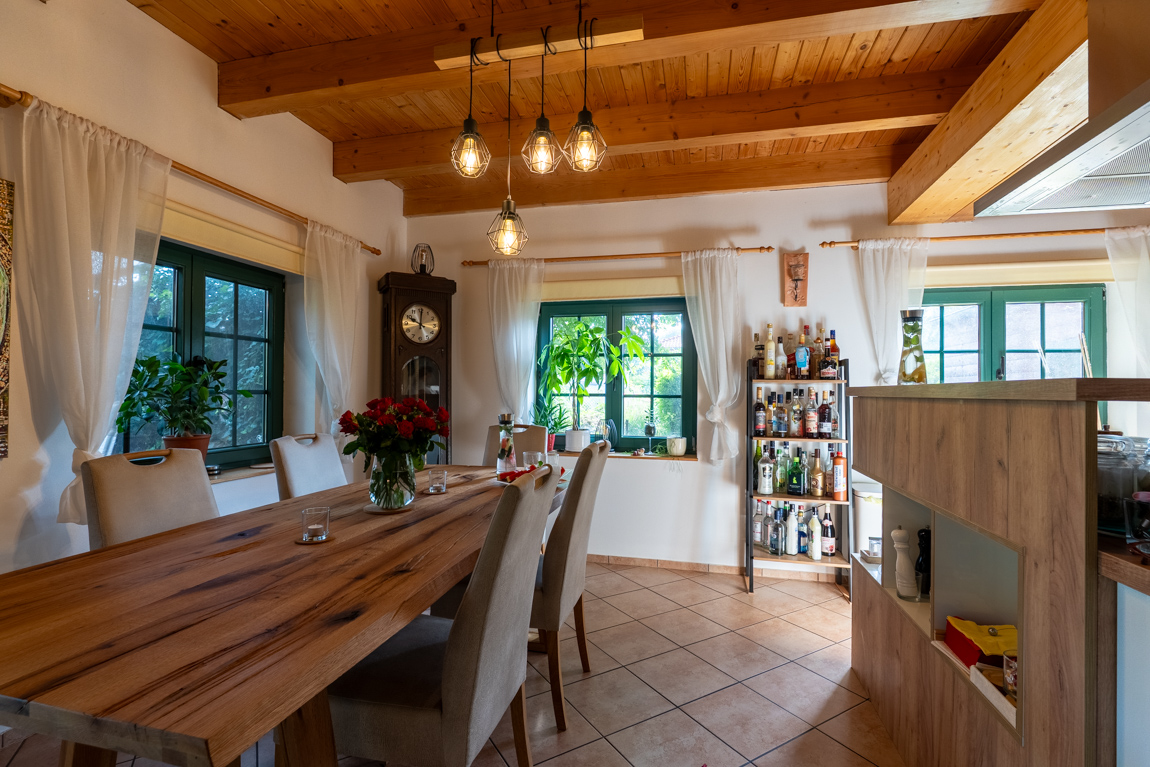 Jeder Tag wie im Urlaub! Einzigartiges Einfamilien-Holzhaus mit Obstgarten direkt am Naturschutzgebiet