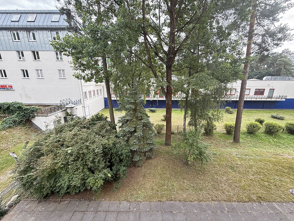 3-Zimmer-Wohnung mit Balkon, Einbauküche, Wannenbad und PKW-Stellplatz direkt am Wald