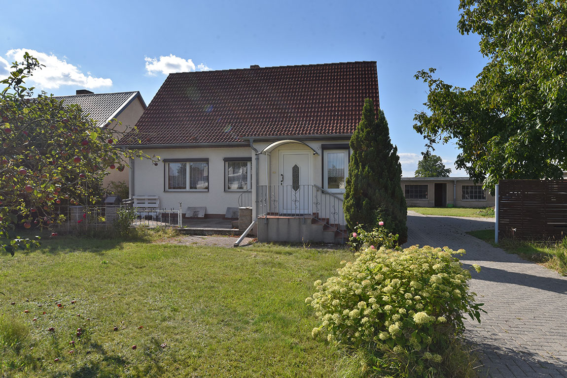 Einfamilienhaus mit multifunktionalem Nebengelass / Werkstatthalle in Rathenow
