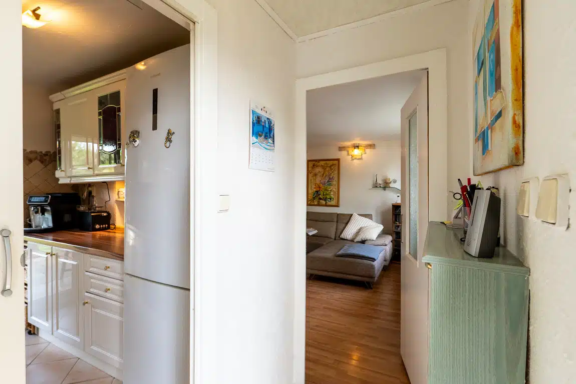 Altersgerechtes Kleinwohnhaus auf gepflegten Grundstück unweit von Pferdekoppeln, Wiesen & Wäldern