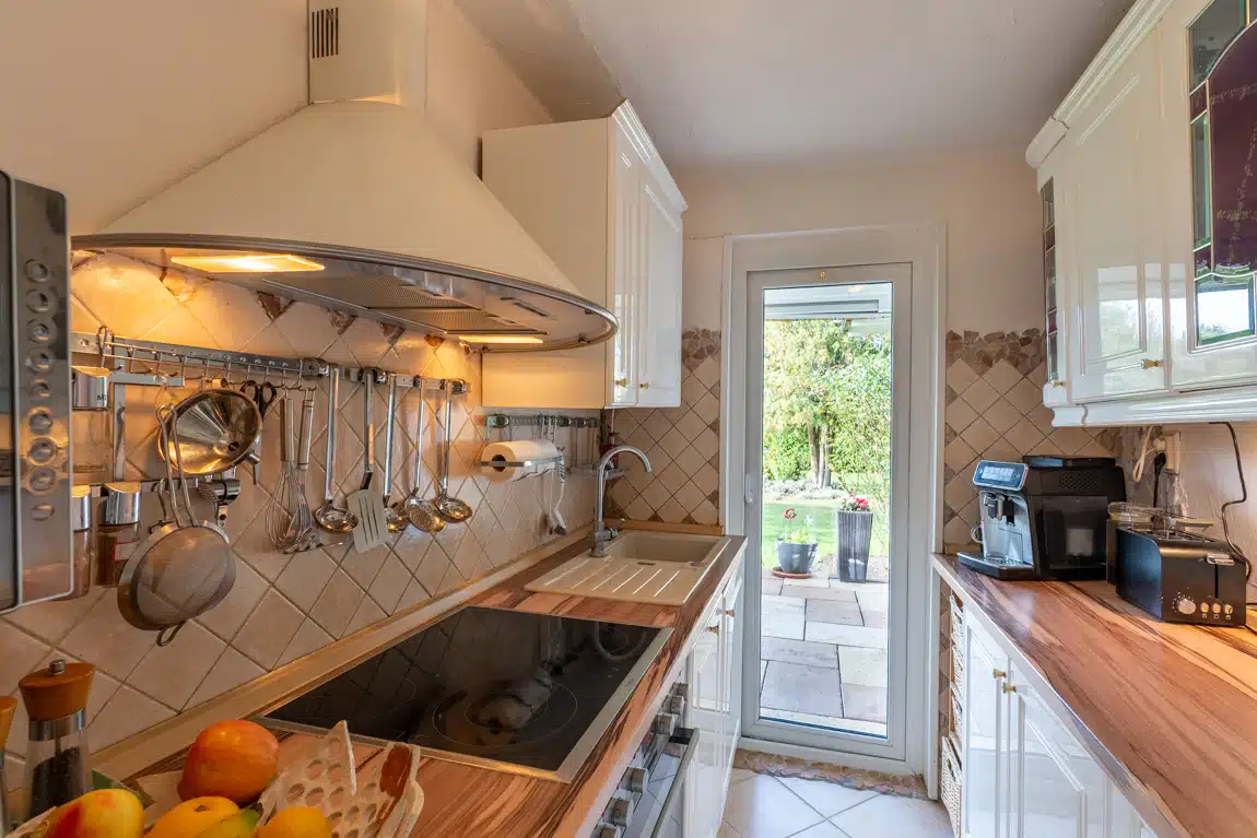 Altersgerechtes Kleinwohnhaus auf gepflegten Grundstück unweit von Pferdekoppeln, Wiesen & Wäldern