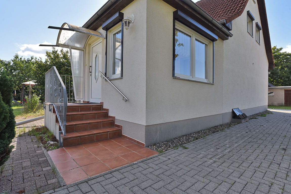 Einfamilienhaus mit multifunktionalem Nebengelass / Werkstatthalle in Rathenow