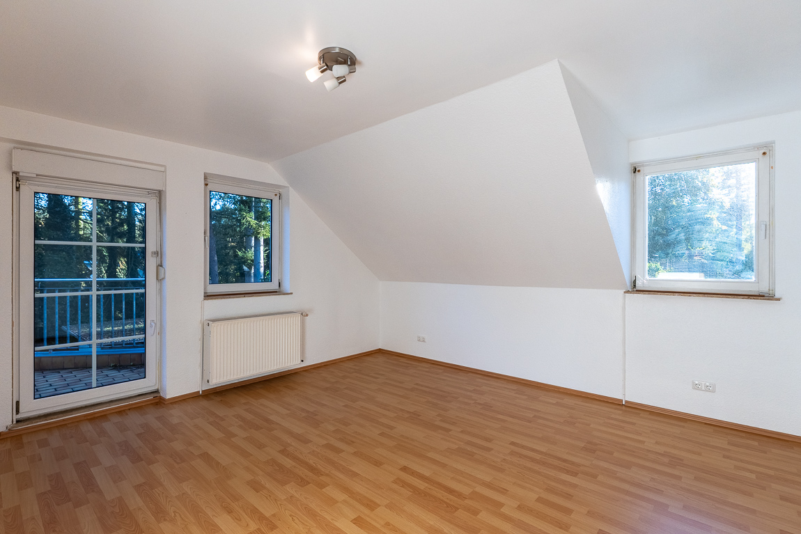 Großzügiges Einfamilienhaus mit mulifunktionaler (Gewerbe-) Remise in zentraler Wohnlage