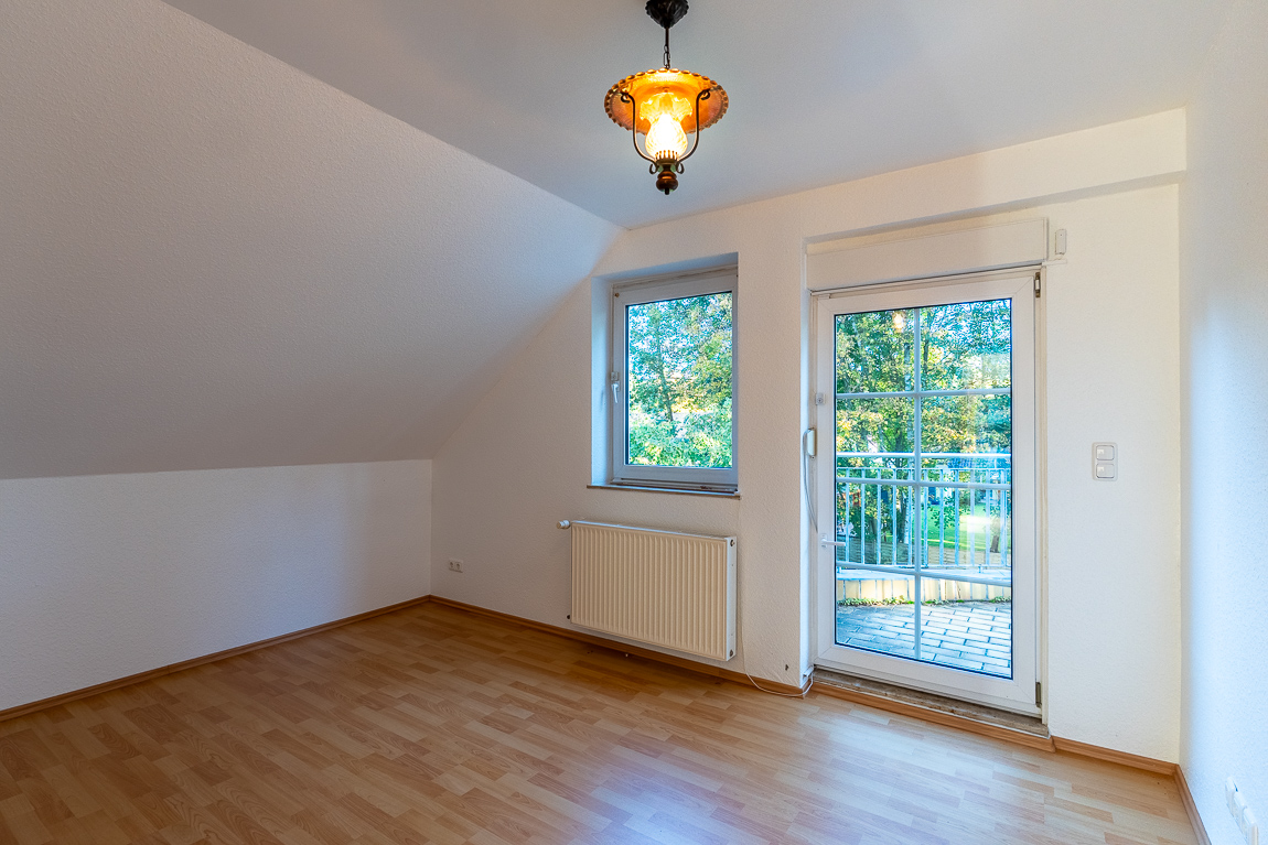 Großzügiges Einfamilienhaus mit mulifunktionaler (Gewerbe-) Remise in zentraler Wohnlage