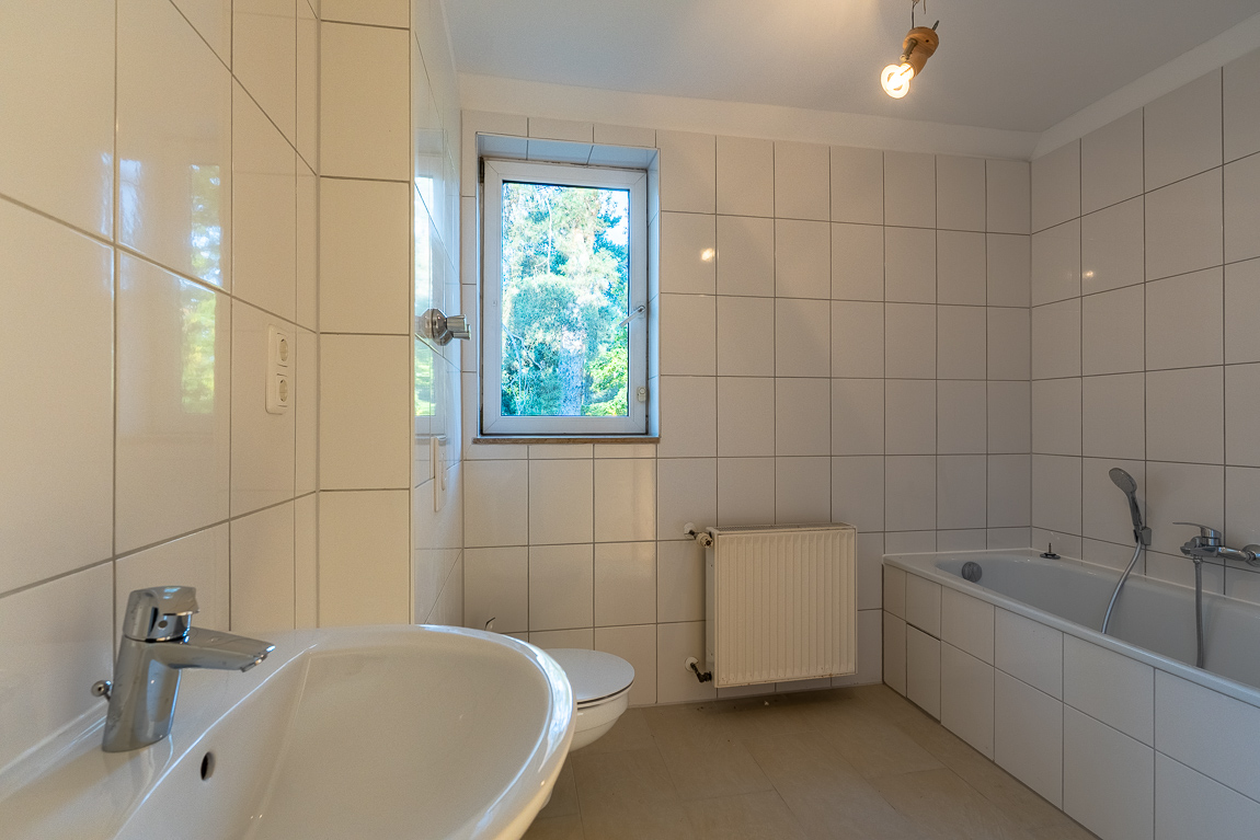 Großzügiges Einfamilienhaus mit mulifunktionaler (Gewerbe-) Remise in zentraler Wohnlage
