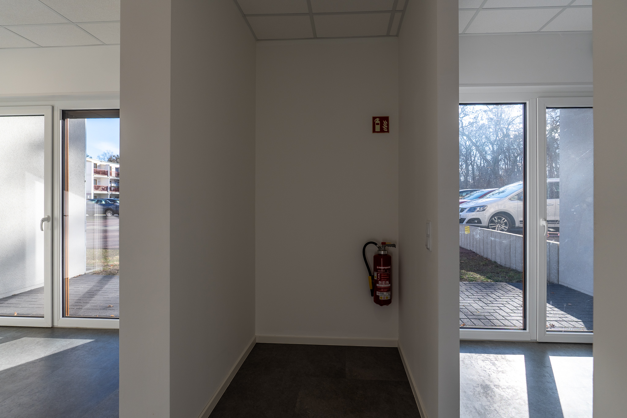 Moderne Gewerbeeinheit mit großzügiger Schaufensterfront im Zentrum von Dallgow-Döberitz