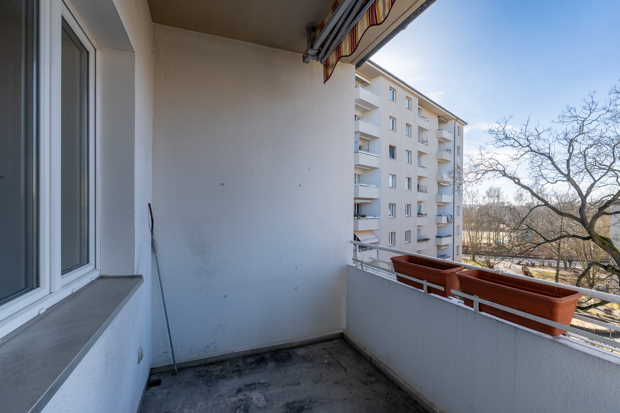 Zentral in Spandau! 2-Zimmer-Wohnung mit Balkon, Einbauküche und Wannenbad – nahe Arcaden und Havel!