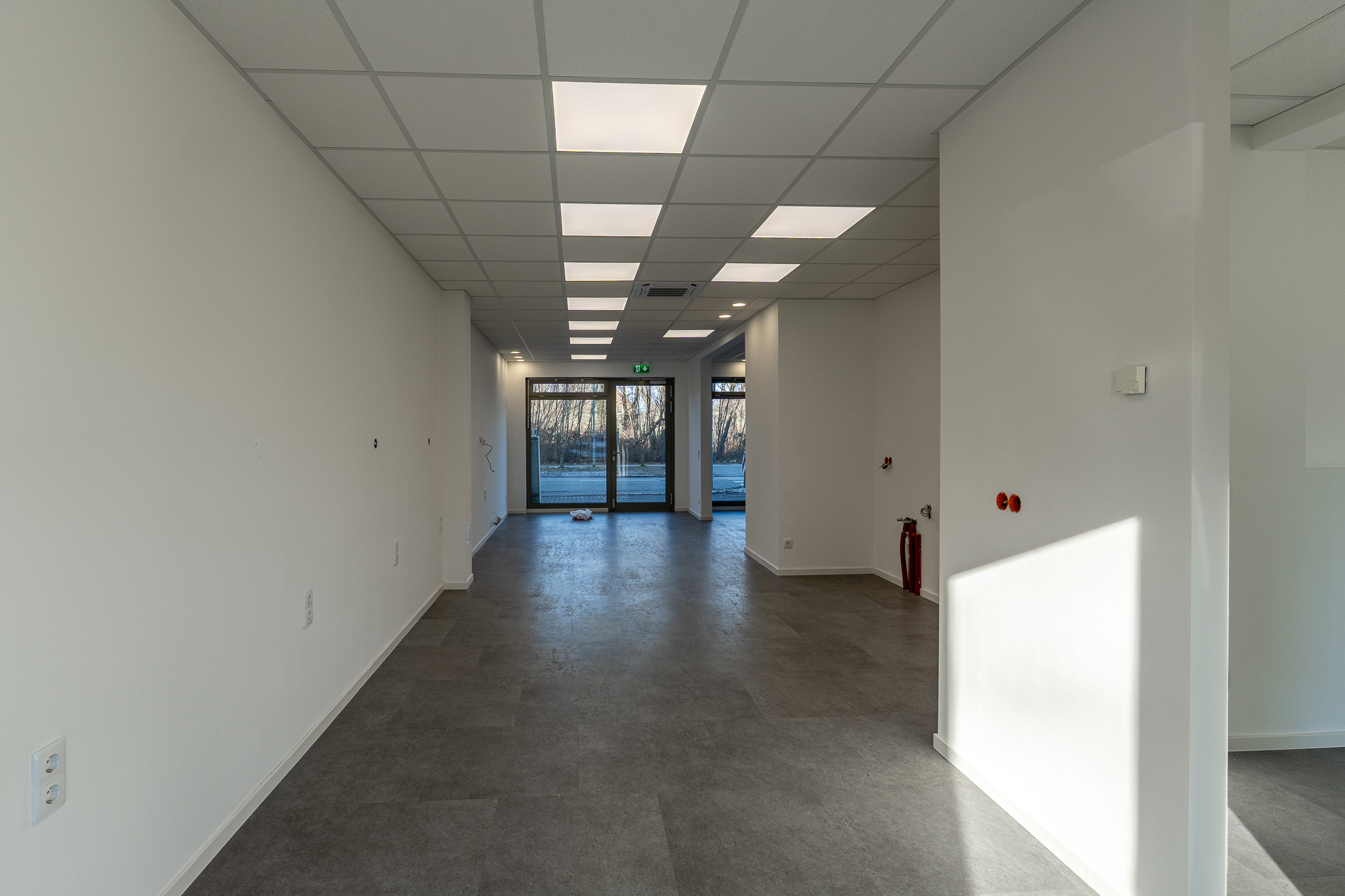 Moderne Gewerbeeinheit mit großzügiger Schaufensterfront im Zentrum von Dallgow-Döberitz