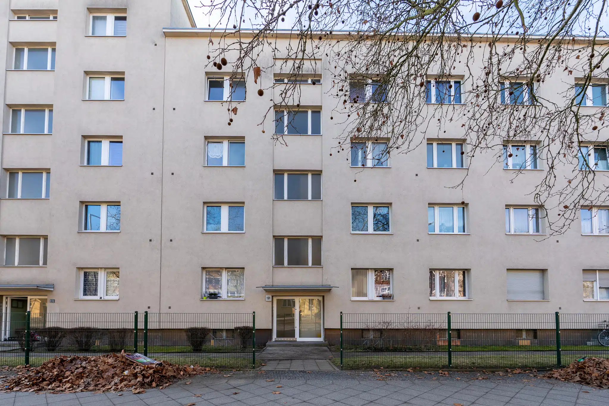 Zentral in Spandau! 2-Zimmer-Wohnung mit Balkon, Einbauküche und Wannenbad – nahe Arcaden und Havel!