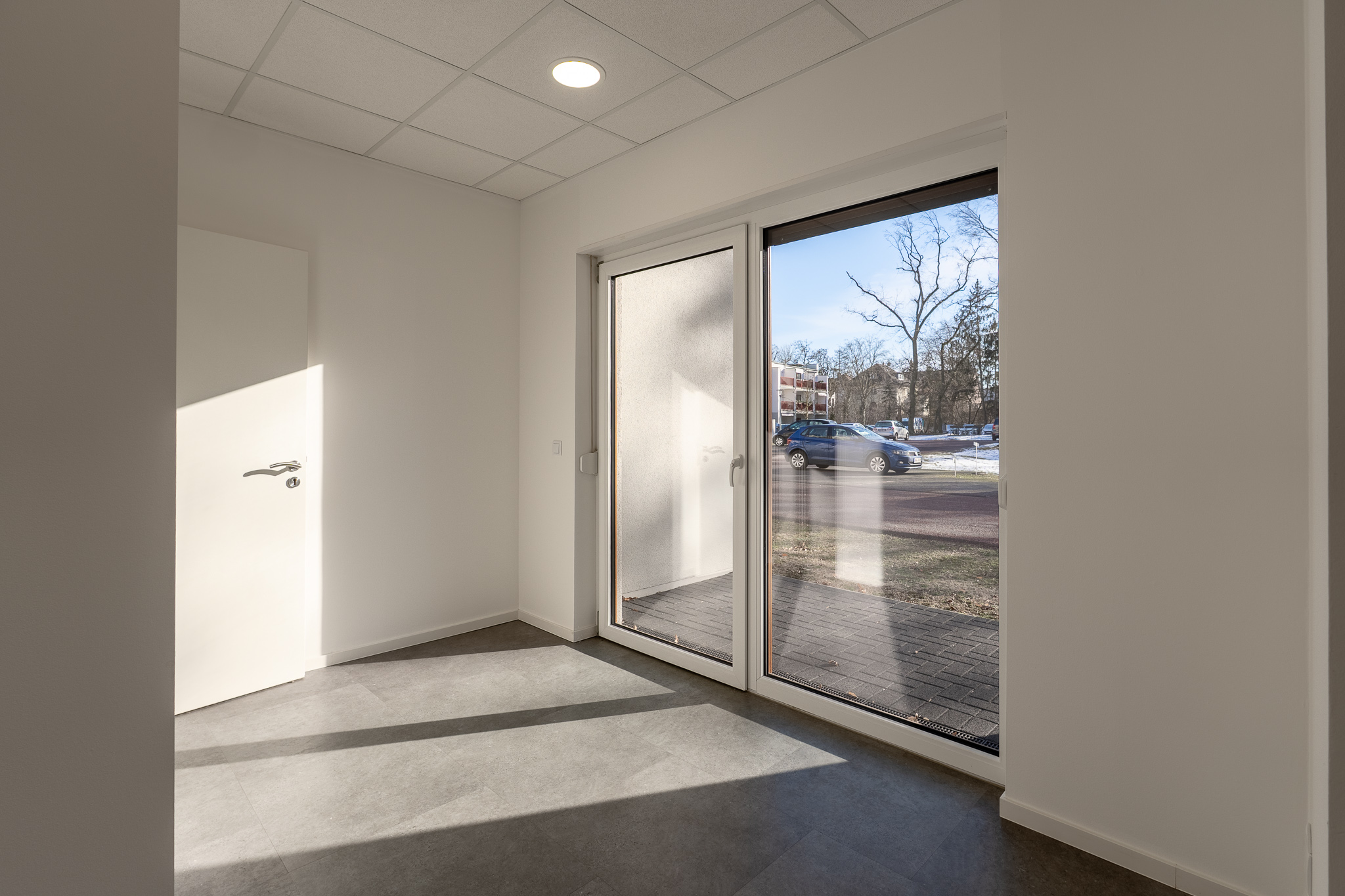 Moderne Gewerbeeinheit mit großzügiger Schaufensterfront im Zentrum von Dallgow-Döberitz