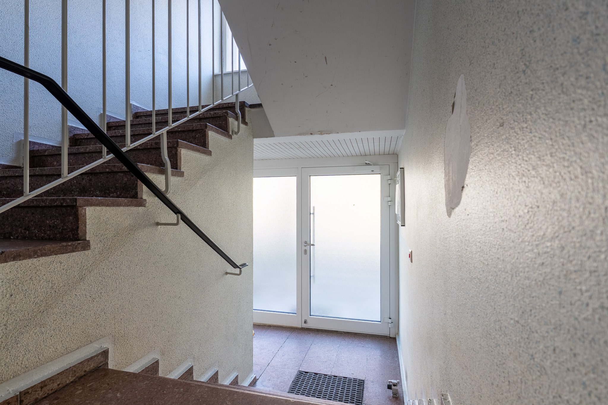 Zentral in Spandau! 2-Zimmer-Wohnung mit Balkon, Einbauküche und Wannenbad – nahe Arcaden und Havel!