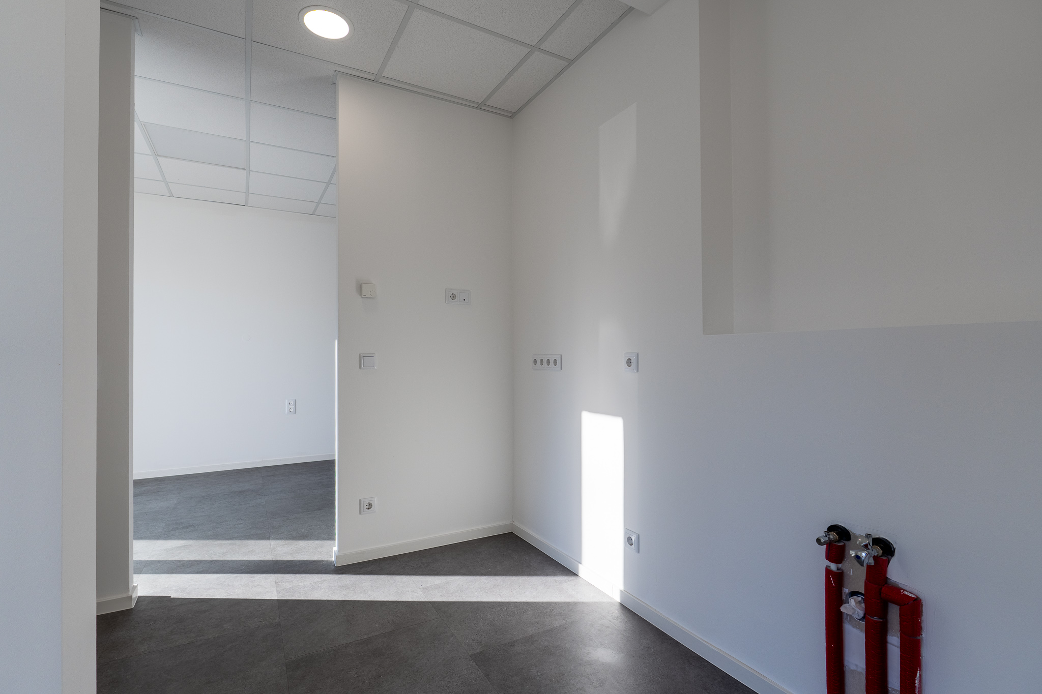 Moderne Gewerbeeinheit mit großzügiger Schaufensterfront im Zentrum von Dallgow-Döberitz