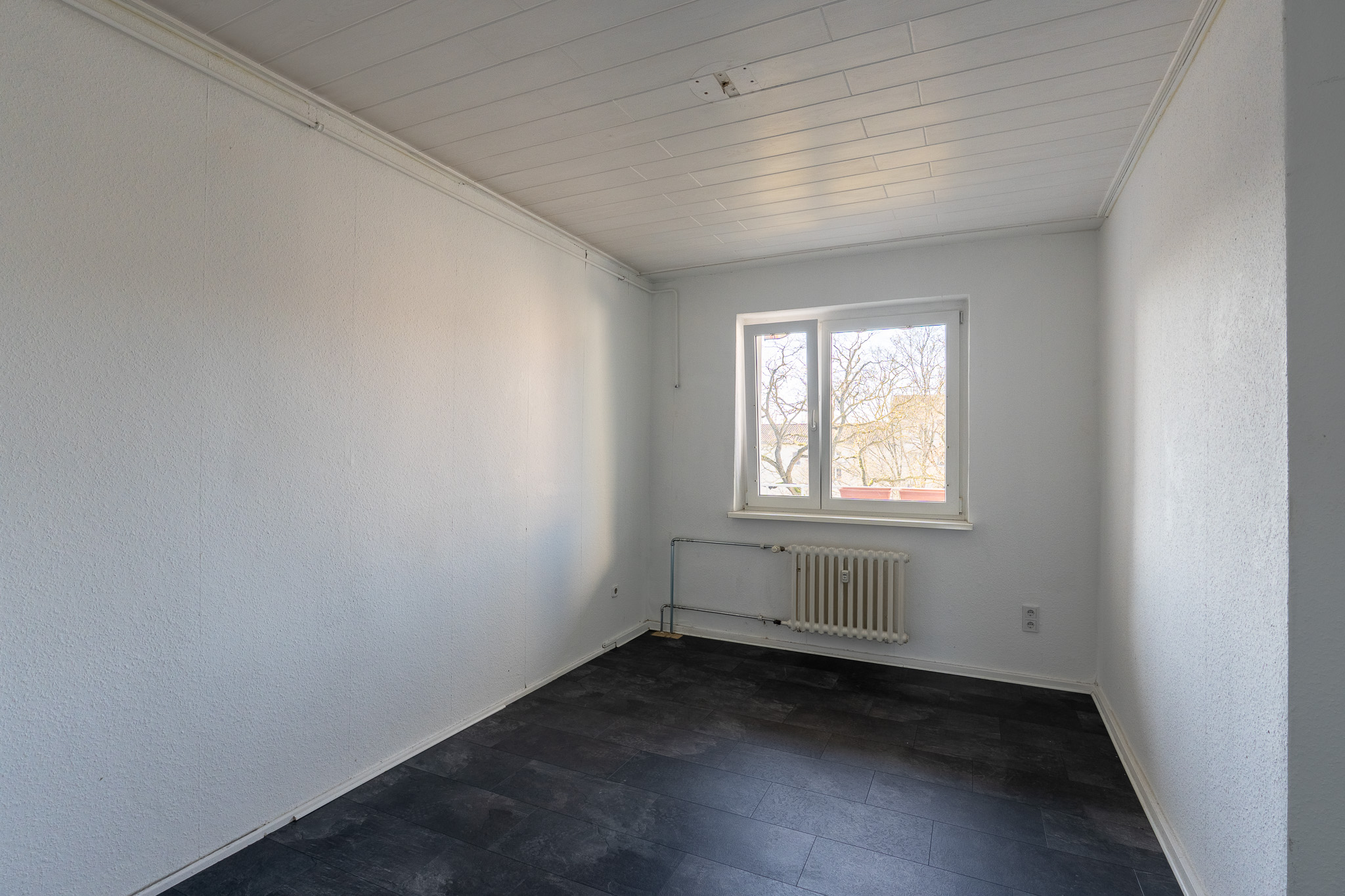 Zentral in Spandau! 2-Zimmer-Wohnung mit Balkon, Einbauküche und Wannenbad – nahe Arcaden und Havel!