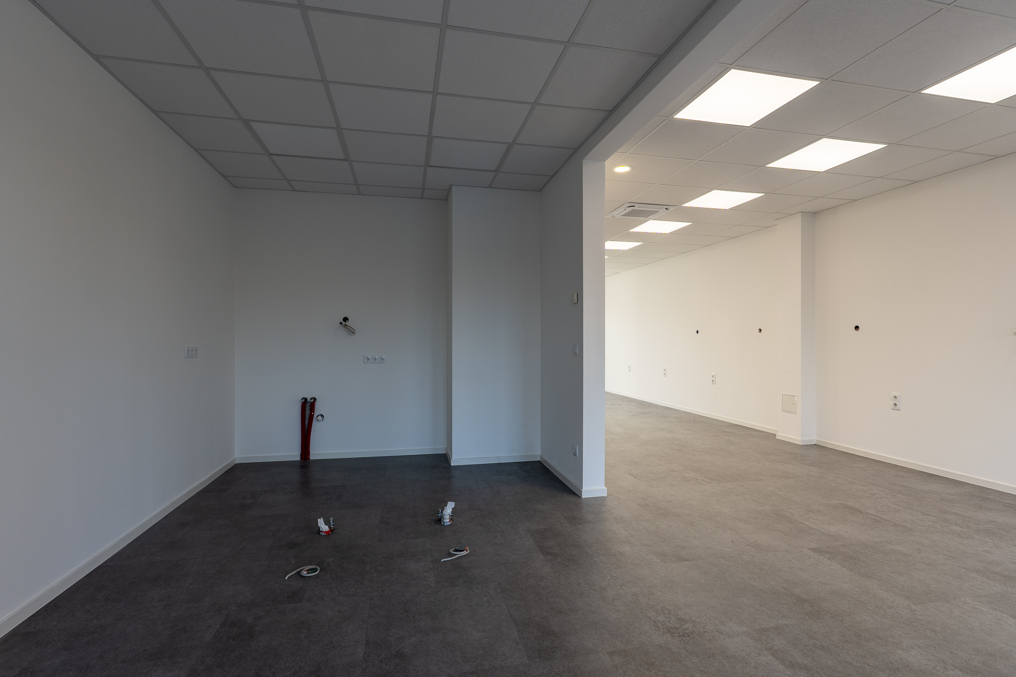 Moderne Gewerbeeinheit mit großzügiger Schaufensterfront im Zentrum von Dallgow-Döberitz