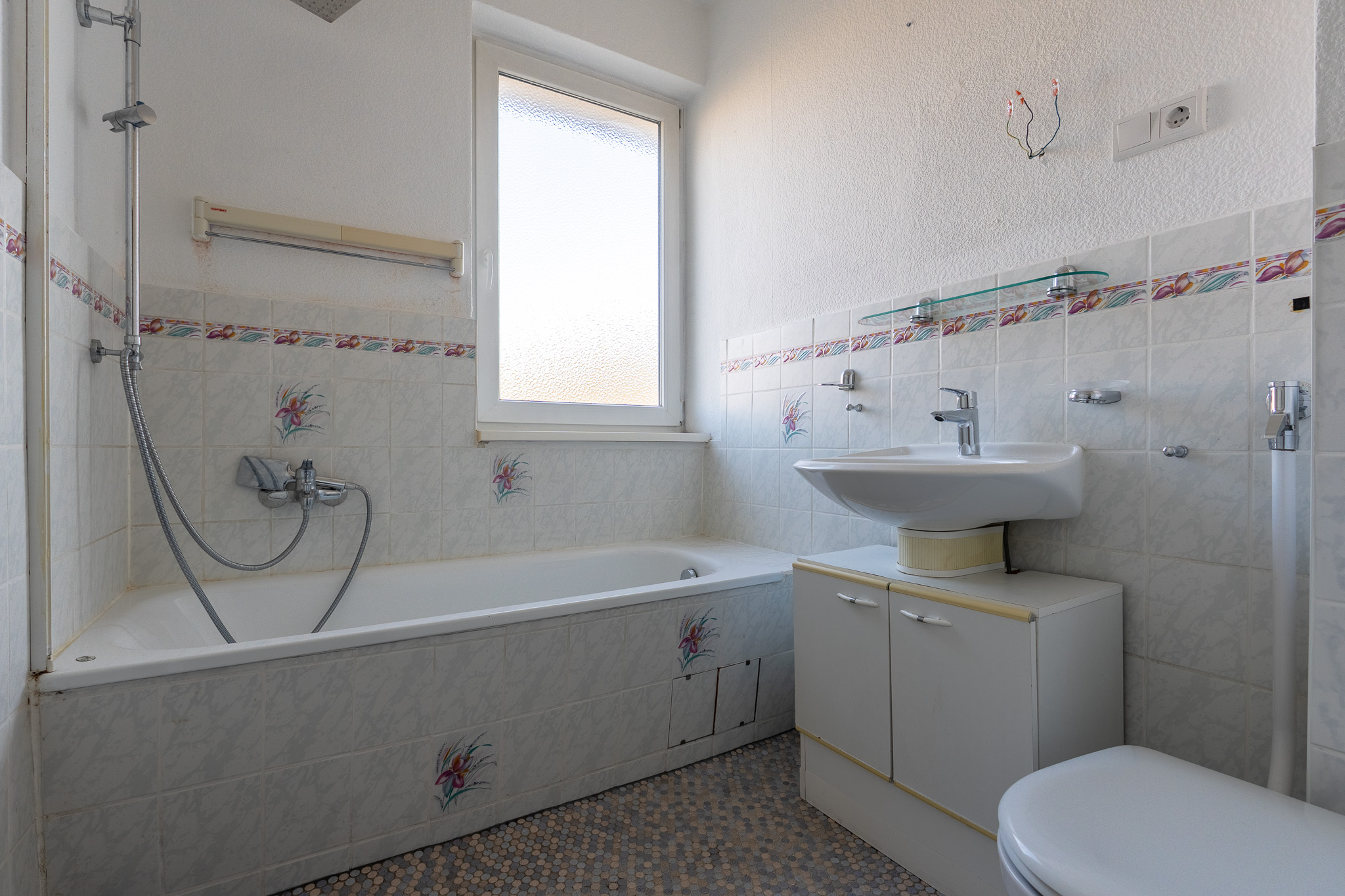 Zentral in Spandau! 2-Zimmer-Wohnung mit Balkon, Einbauküche und Wannenbad – nahe Arcaden und Havel!