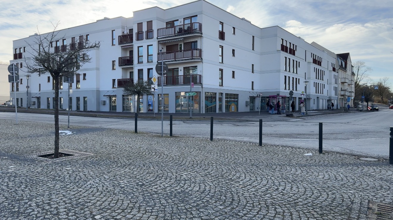 Moderne Gewerbeeinheit mit großzügiger Schaufensterfront im Zentrum von Dallgow-Döberitz