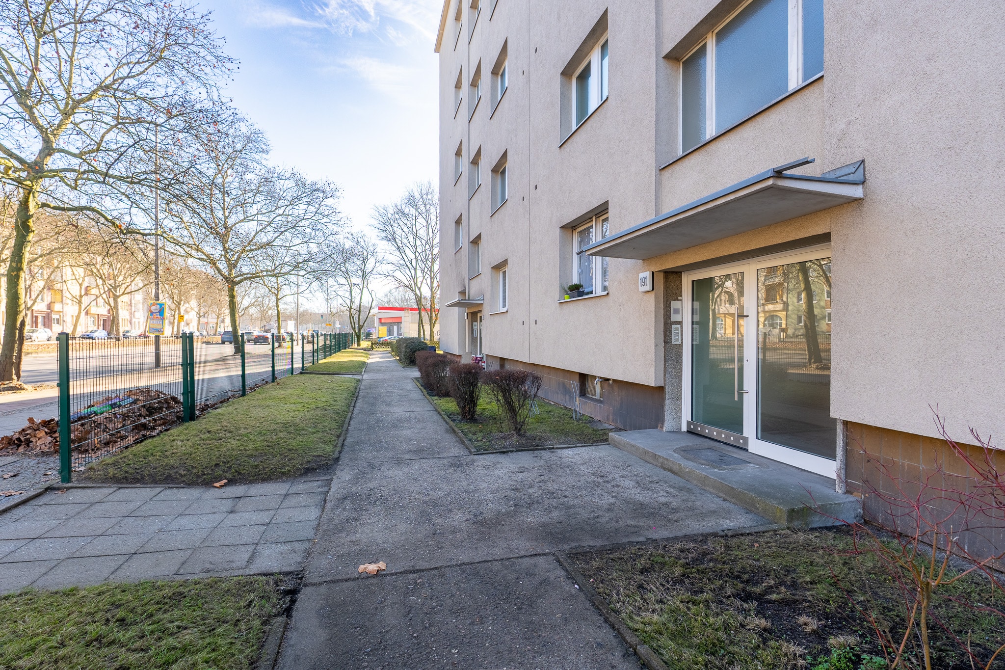 Zentral in Spandau! 2-Zimmer-Wohnung mit Balkon, Einbauküche und Wannenbad – nahe Arcaden und Havel!
