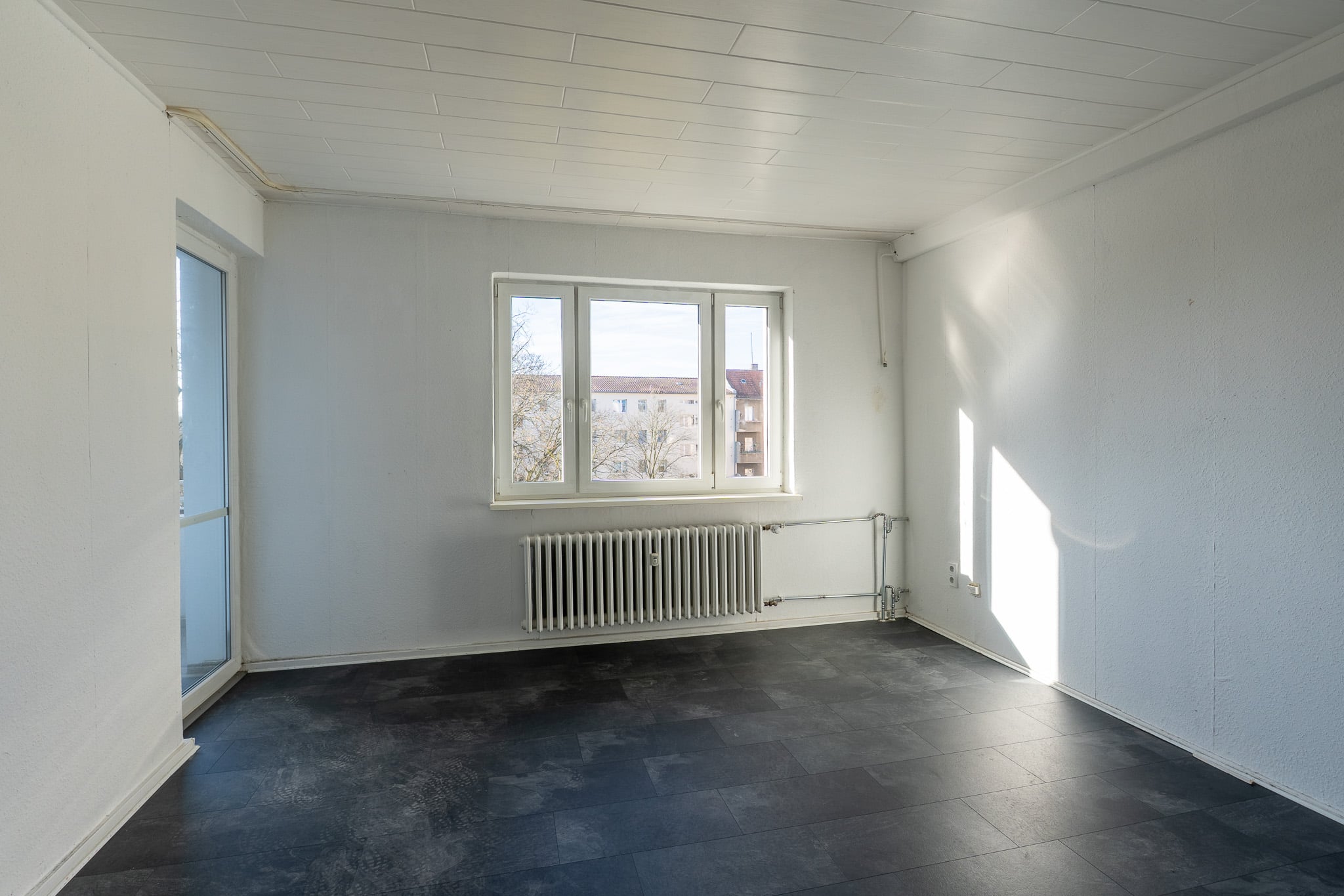 Zentral in Spandau! 2-Zimmer-Wohnung mit Balkon, Einbauküche und Wannenbad – nahe Arcaden und Havel!