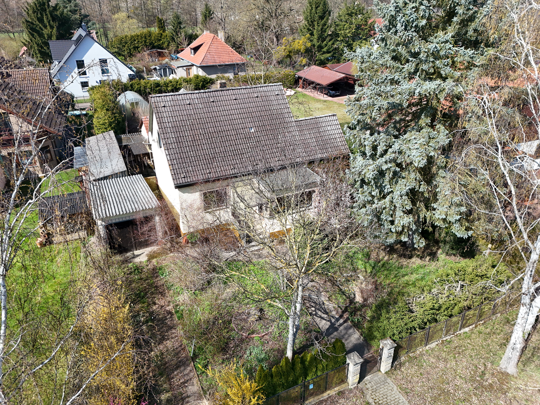 Sanierungsbedürftiges Einfamilienhaus mit Potential auf großzügigem Grundstück in Falkensee-Finkenkrug