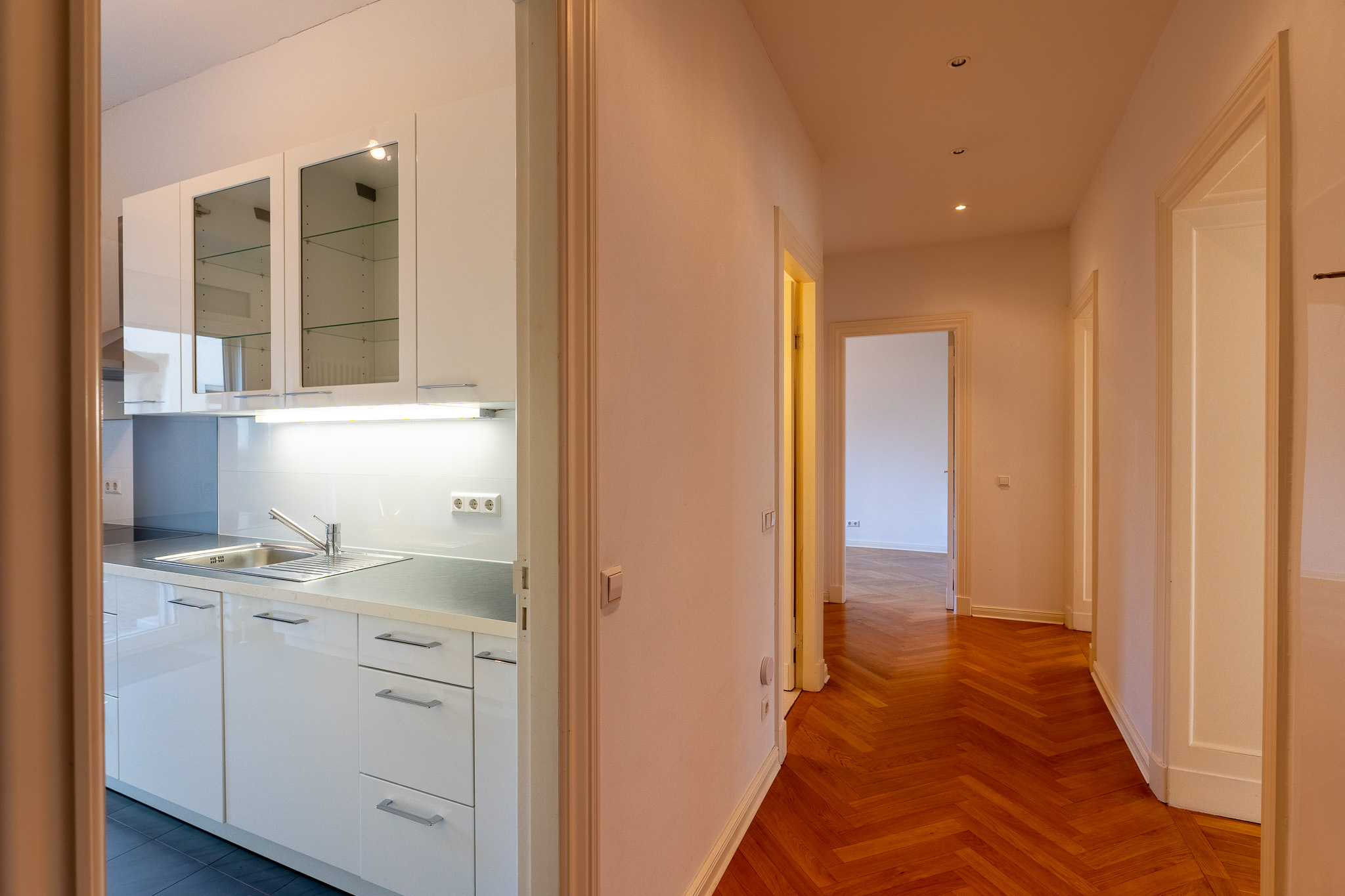 3-Zimmer-Altbauperle in Top-Wohnlage von Berlin-Wilmersdorf! Nur wenige Meter zum Preußenpark & Fehrbelliner Platz!
