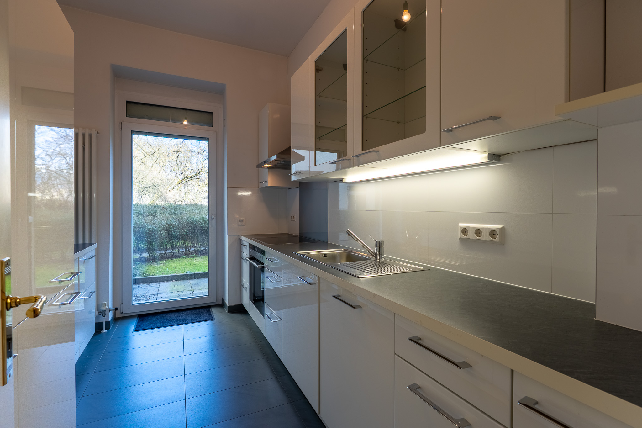 3-Zimmer-Altbauperle in Top-Wohnlage von Berlin-Wilmersdorf! Nur wenige Meter zum Preußenpark & Fehrbelliner Platz!