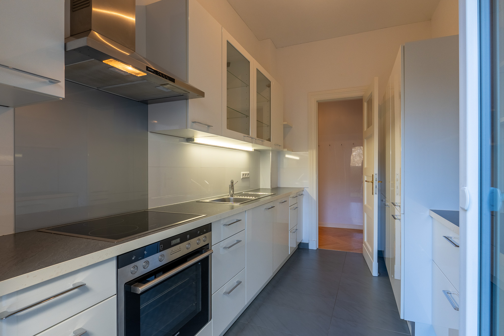 3-Zimmer-Altbauperle in Top-Wohnlage von Berlin-Wilmersdorf! Nur wenige Meter zum Preußenpark & Fehrbelliner Platz!