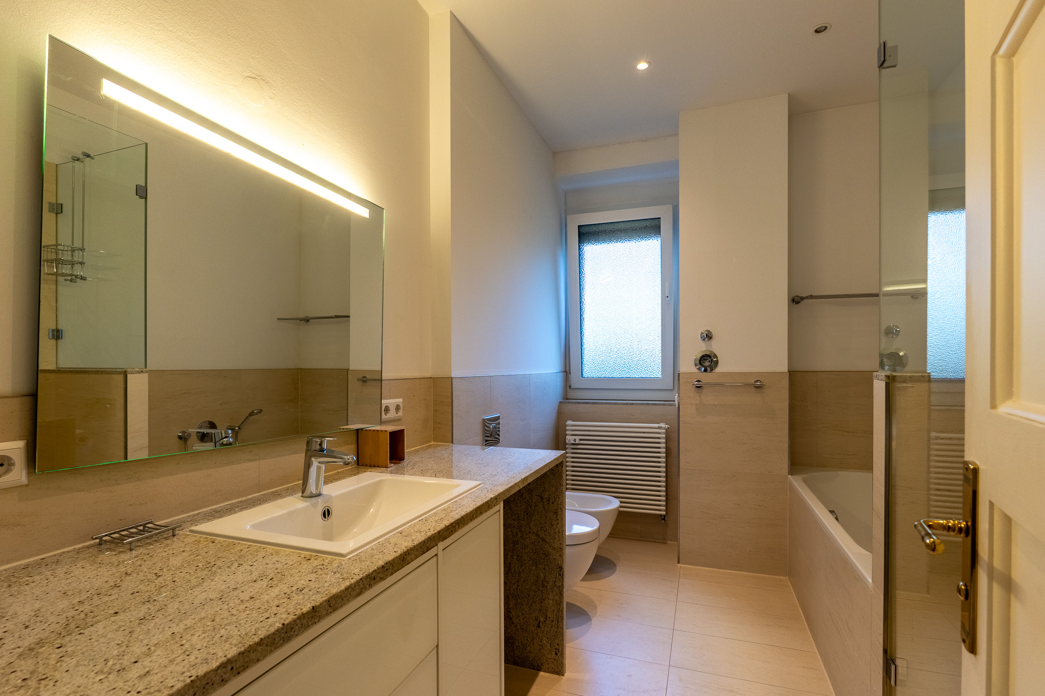 3-Zimmer-Altbauperle in Top-Wohnlage von Berlin-Wilmersdorf! Nur wenige Meter zum Preußenpark & Fehrbelliner Platz!
