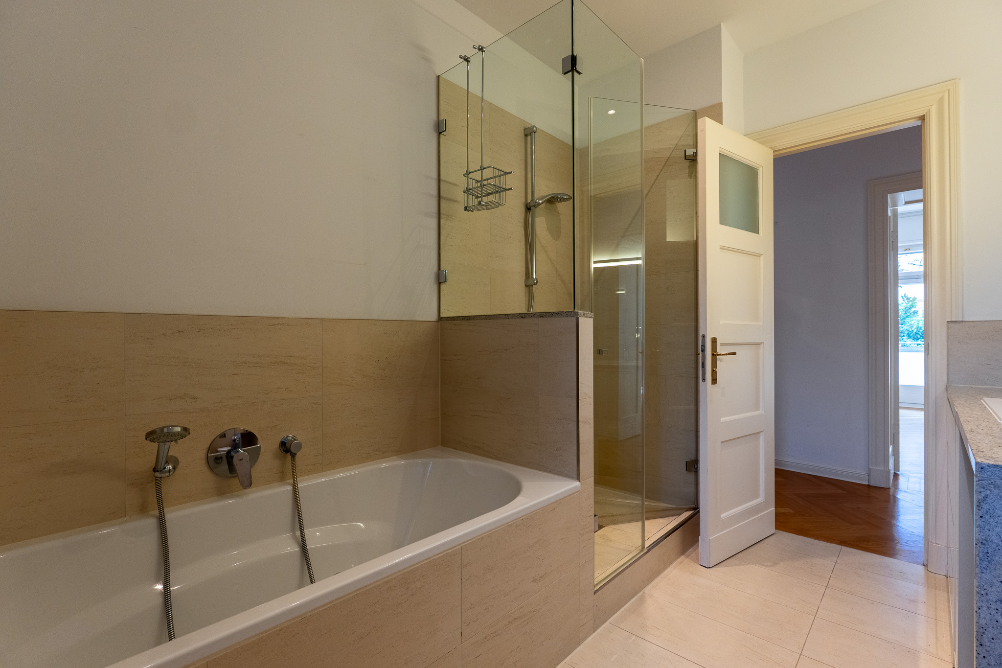 3-Zimmer-Altbauperle in Top-Wohnlage von Berlin-Wilmersdorf! Nur wenige Meter zum Preußenpark & Fehrbelliner Platz!