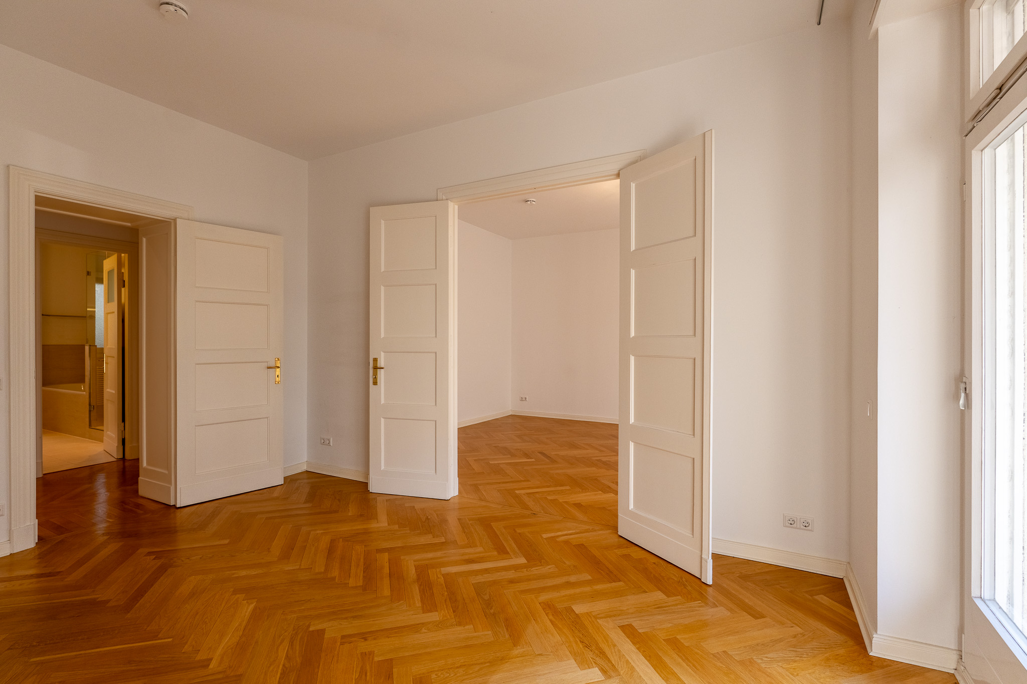 3-Zimmer-Altbauperle in Top-Wohnlage von Berlin-Wilmersdorf! Nur wenige Meter zum Preußenpark & Fehrbelliner Platz!