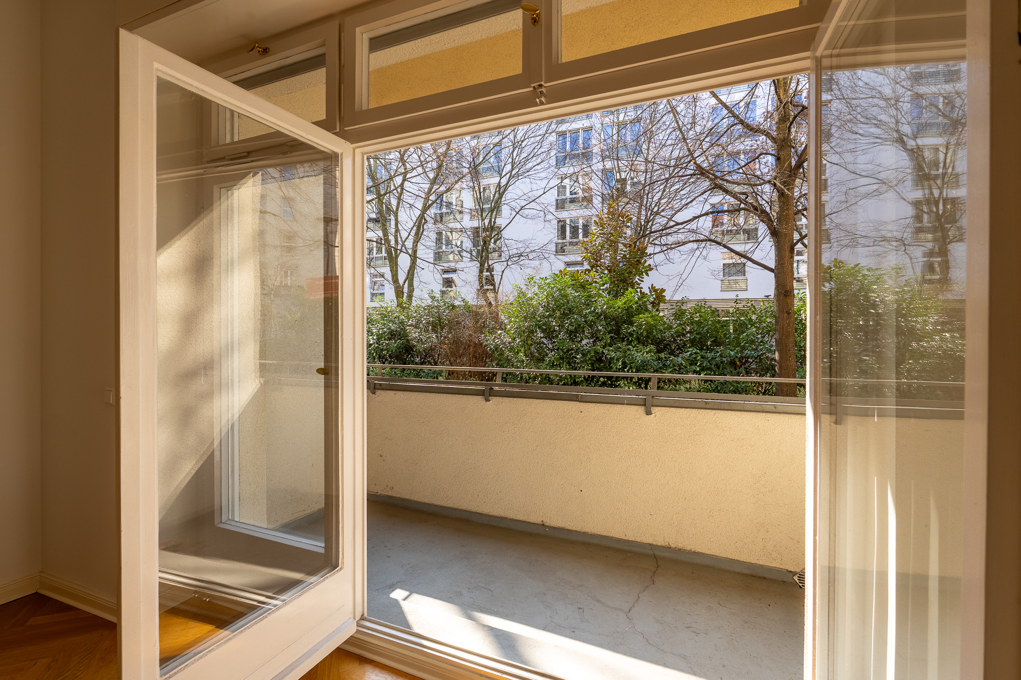 3-Zimmer-Altbauperle in Top-Wohnlage von Berlin-Wilmersdorf! Nur wenige Meter zum Preußenpark & Fehrbelliner Platz!