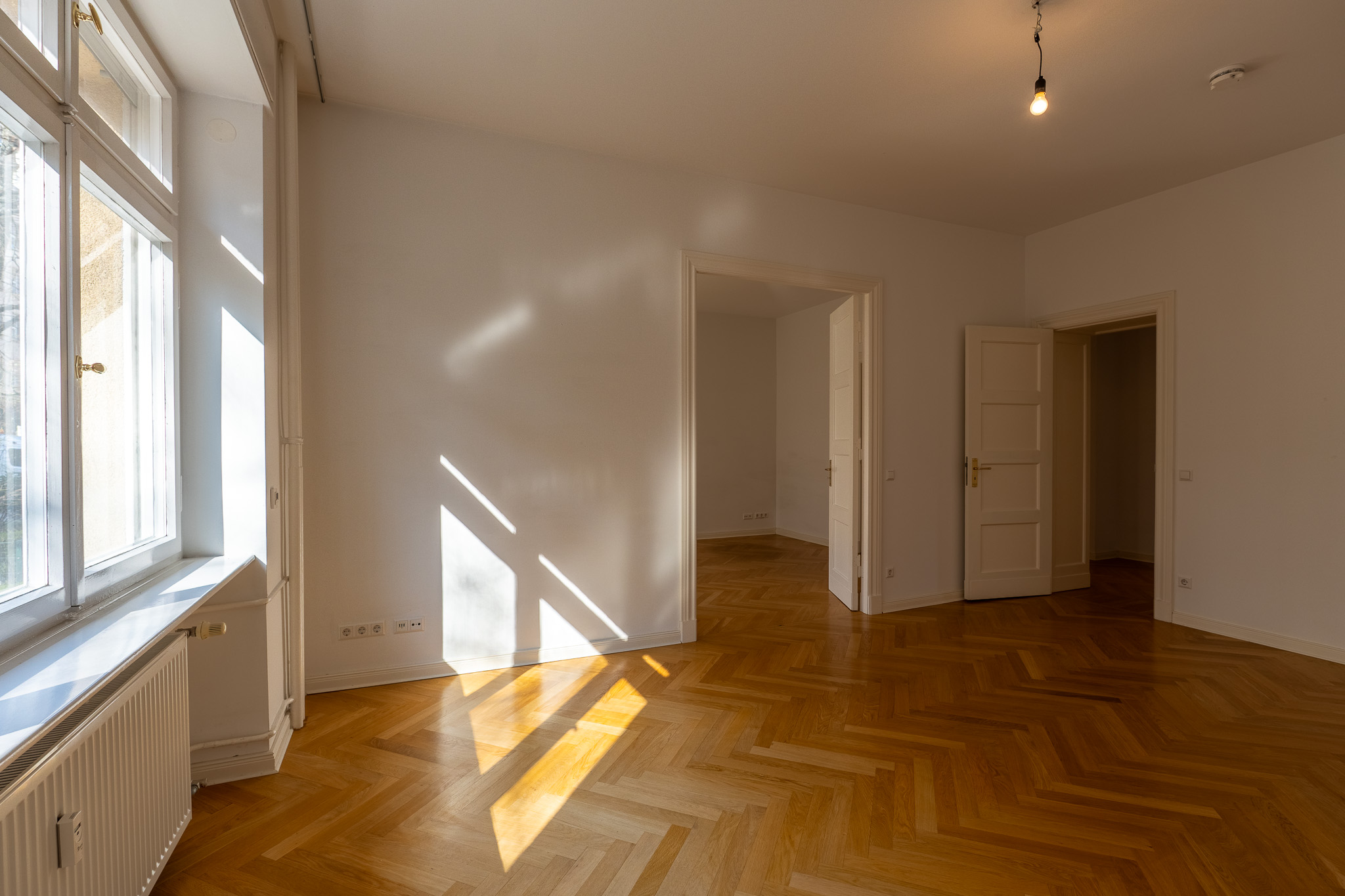 3-Zimmer-Altbauperle in Top-Wohnlage von Berlin-Wilmersdorf! Nur wenige Meter zum Preußenpark & Fehrbelliner Platz!