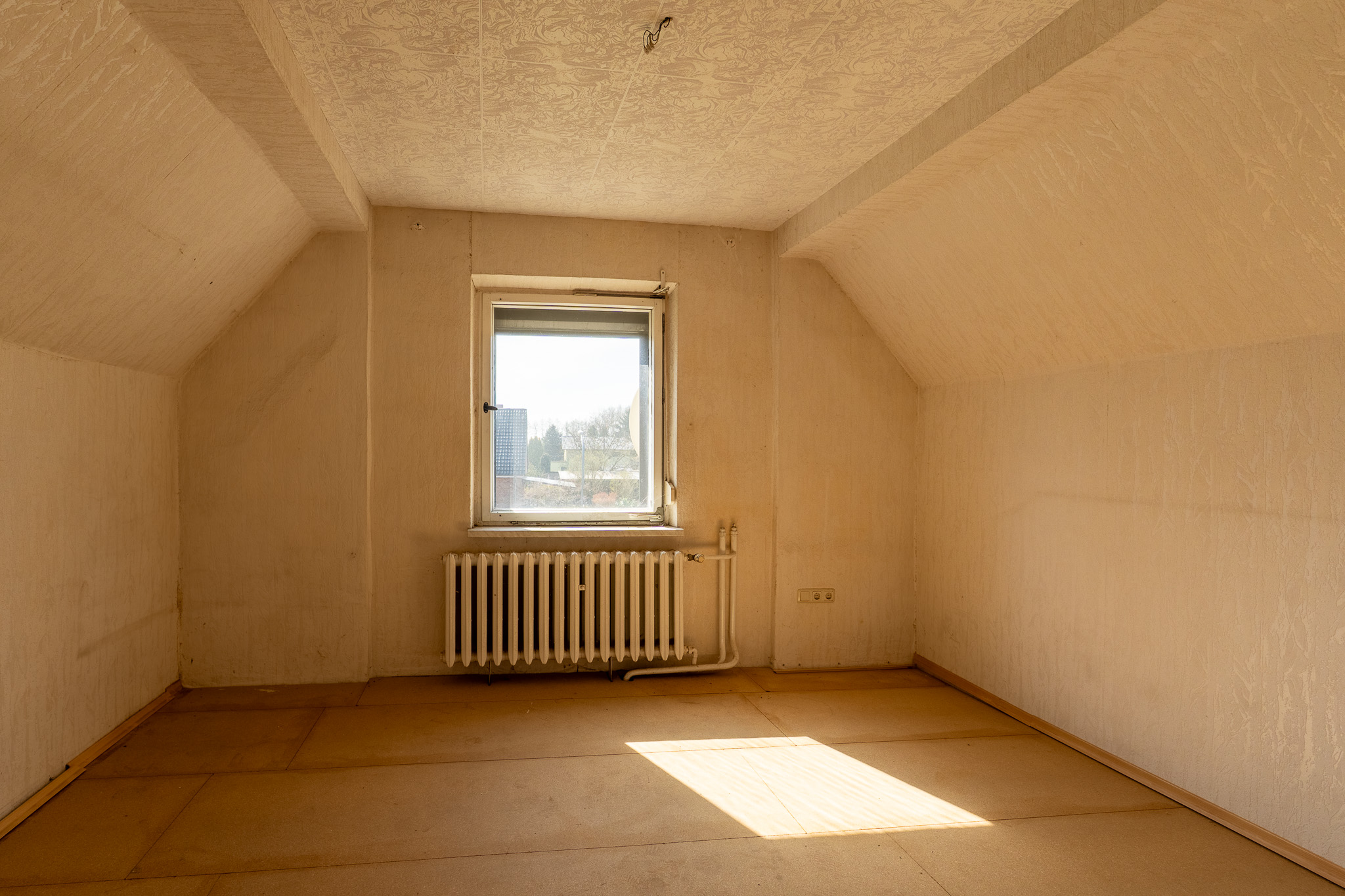 Sanierungsbedürftiges Einfamilienhaus mit Potential auf großzügigem Grundstück in Falkensee-Finkenkrug