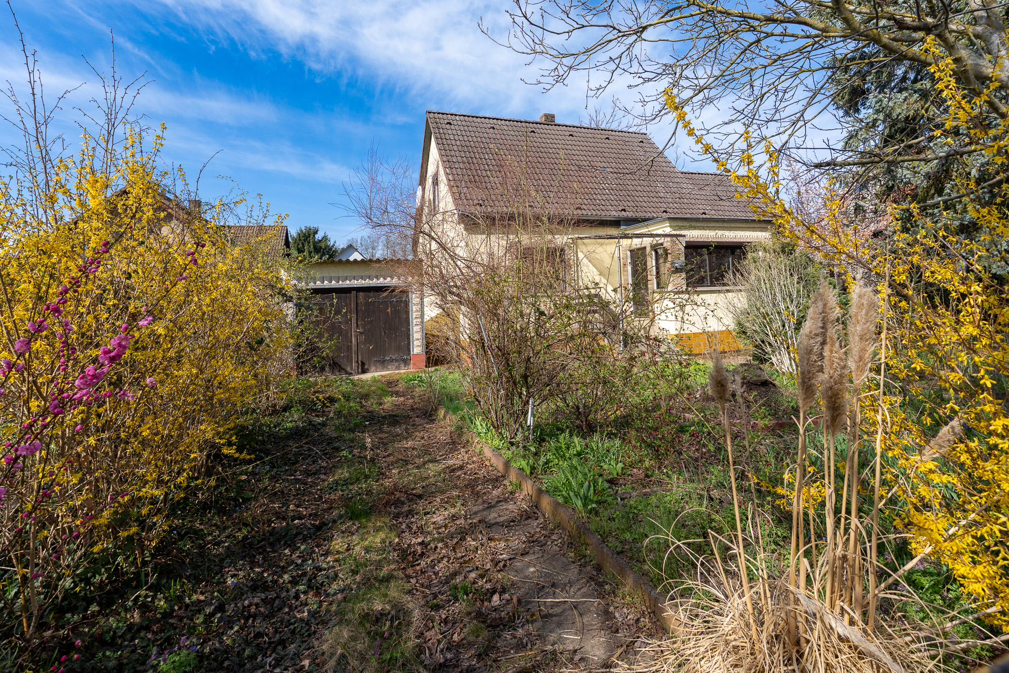 Sanierungsbedürftiges Einfamilienhaus mit Potential auf großzügigem Grundstück in Falkensee-Finkenkrug
